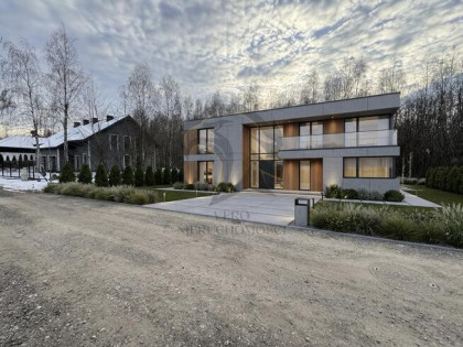 Albo prywatna zabudowa albo inwestycja