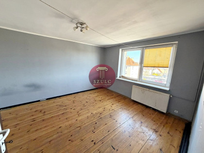 Pogodno  mieszkanie na poddaszu do remontu.