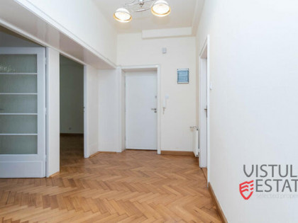 Lokal biurowy na pierwszym piętrze kamienicy 77 m2