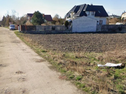 Nasłoneczniona działka z dostępem do mediów!