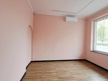 Parterowy lokal z witryną, centrum osiedla
