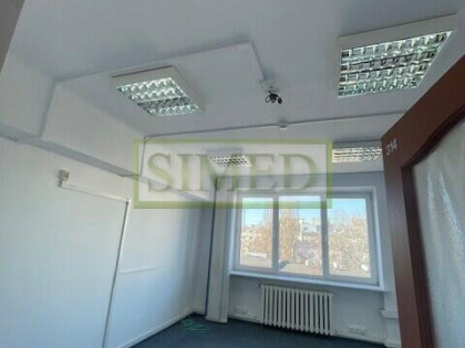 Dostep24h,recepcja,ochrona,poczekalnia,wys 3m .