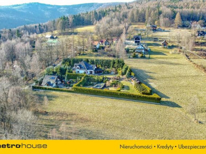 Własny raj z basenem, z widokiem na jezioro i góry