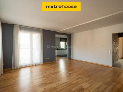 Apartament - 4 pokoje z garażem i balkonem!