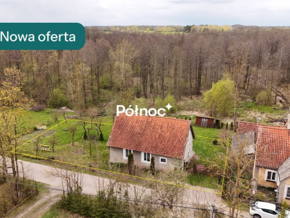 Stożne wiejski domek z drewutnią i ogrodem