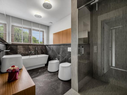 Nowoczesny dom z basenem blisko Warszawy.