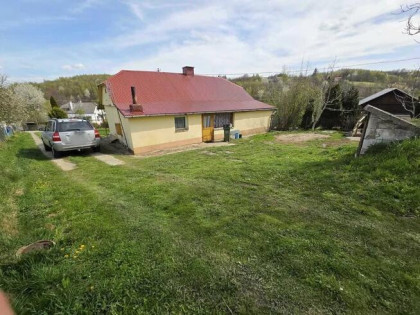Sprzedam dom drewniano-murowany 60m2, działka 23,59a.