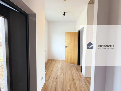 Nowoczesny dom z ogrodem i garażem – Osiek