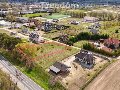 Atrakcyjna działka budowlana 1599 m² z usługami