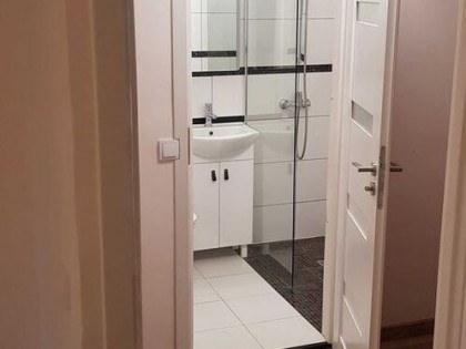Kawalerka z osobną kuchnią | balkon | piwnica |