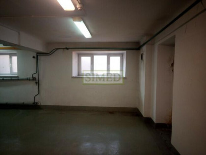 Piwnica,bez windy,dostęp24h,ochrona,strefa dostaw