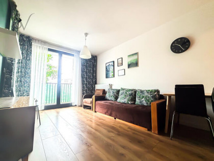 3185 ALL | Czerwone Maki | M Post | Balkon | ENG