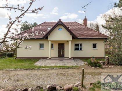 Dom Turew gm. Kościan, Szkolna