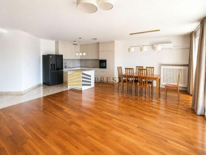 ** Apartament w budynku z basenem i fitness**
