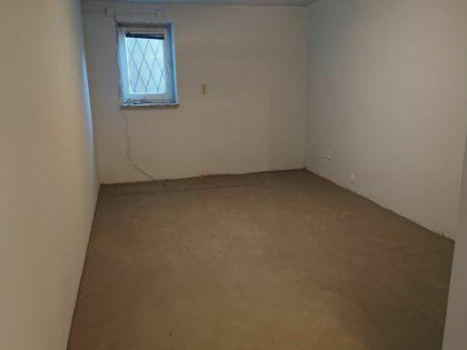 Sprzedam lokal 96 m2 prąd, woda, kanalizacja, Księga