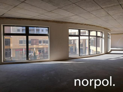 Lokal usługowo-handlowo-biurowy w reprezentacyjnym apartamentowcu, os. Ruczaj