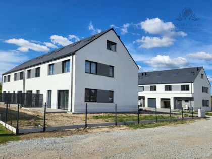 REZERWACJA/Dom szereg środ. pow. 144,28m2 z ogrodem 70m2, Wrocław Jerzmanowo