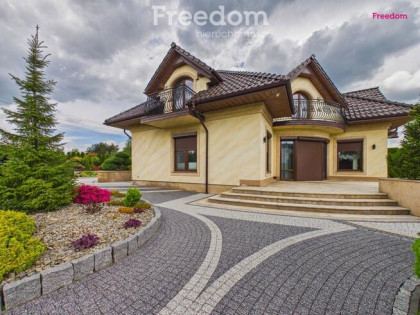 Dom z boiskiem i altaną-Mazowszany-Kowala