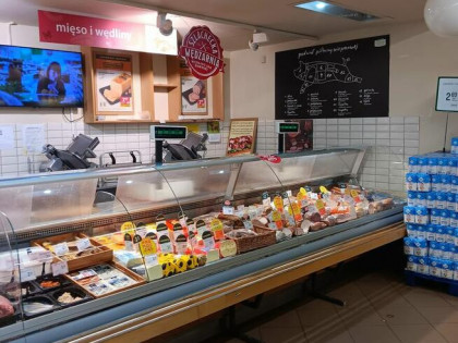 Gotowy biznes + duże mieszkanie przy DK17 – inwestycja, któr
