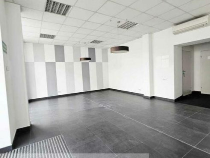 Przestronny lokal użytkowy na wynajem – Radomsko