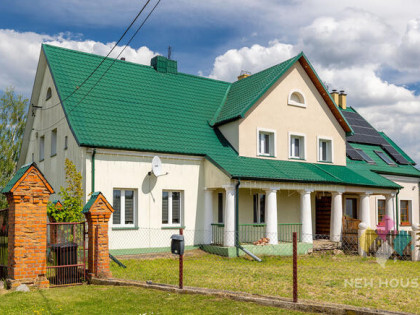 Dom nad rzeką koło Ełku, w stylu dworkowym