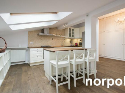 Przestronny apartament z dwoma sypialniami, klimatyzacją, w centrum Kazimierza