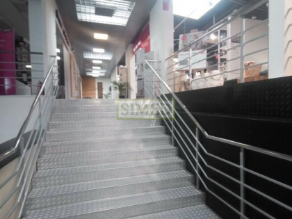 Usługi handel wyposażenie wnętrz,parking,ochrona