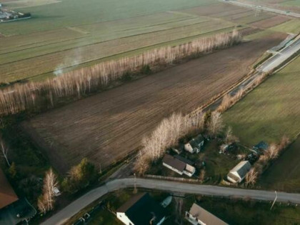 Działka 1,33 ha, połowa w strefie zabudowy wielofunkcyjnej