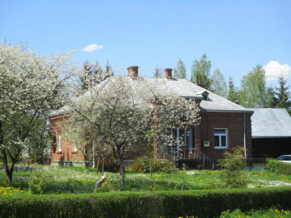 Dom 110m2 z ogrodem,,2 garażami