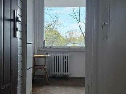 kawalerka 25m (2 pokoje), duży balkon, winda, os. Handlowe