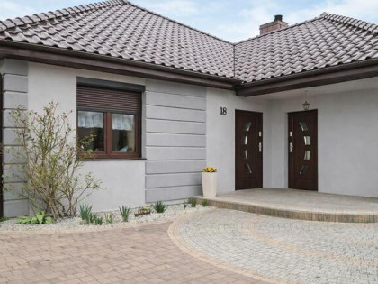 Dom z dużą działką, garażem, lokalem pod działalność/wynajem