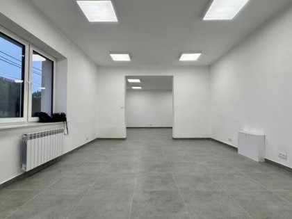 Jasny duży lokal usługowy z klimatyzacją - Pobitno