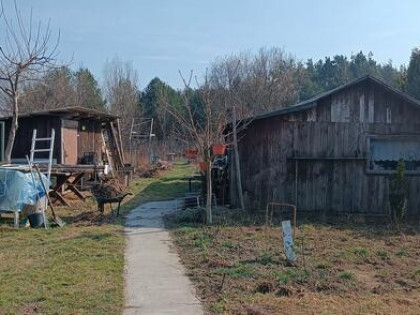 Działka budowlana z domkiem holenderskim