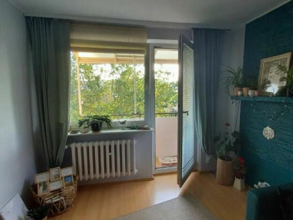 Jasne, dwustronne mieszkanie 2-pokojowe z balkonem przy SKM