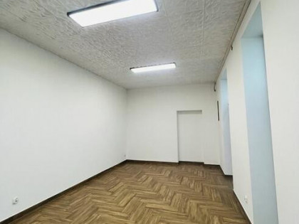 Sprzedam lokal 50m2 handlowo usługowy w Lubaczowie, rynek
