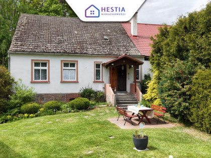 Siedlisko 1,10 ha przy lesie – dom i zabudowania