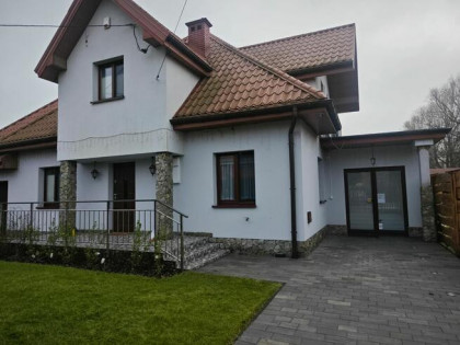 Dom w podwarszawskich Markach (bliskich) z biznesem