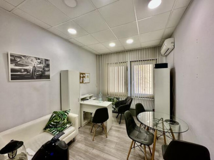 Plac 40 m² przy ul. Czerniakowskiej handel usługi