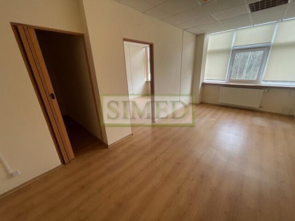 Pofabryczny klimat,1pietro, parking , dostęp24h