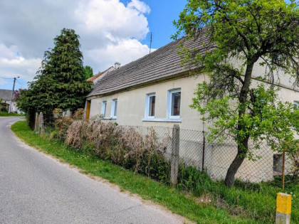 Dom wolnostojący na 18 - arowej działce