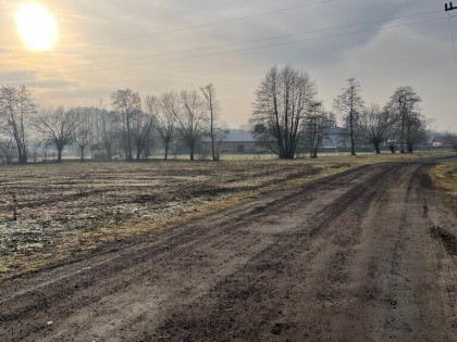 Działka 1050 m² pod zabudowę letniskową.