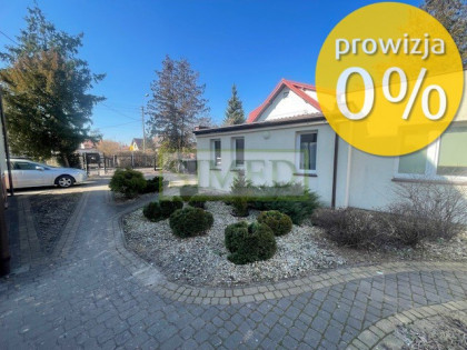 Blisko szkoła, Centrum Łomianek ,przystanek