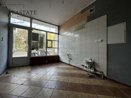 Lokal użytkowy na parterze, witryna