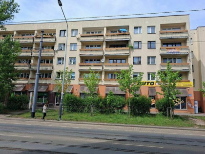 Inwestycja przy uczelni- 3 pokoje. Parking za bramą