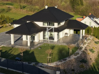 Nowoczesny dom na widokowej działce, Przysieki