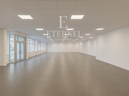 Inwestycyjny lokal handlowy 630m w centrum osiedla
