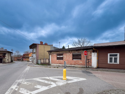 Duża działka budowlana 188m² w Skale z mediami