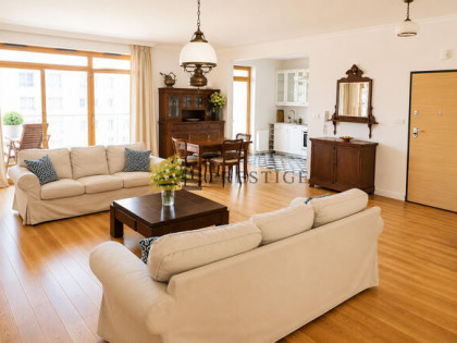 Apartament 5 pokoi w Miasteczku Wilanów