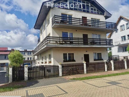 Dom 20 pokoi, 394 m² z potencjałem nad morzem.