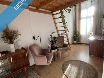 Klimatyczne mieszkanie w kamienicy po remoncie z antresolą i balkonem